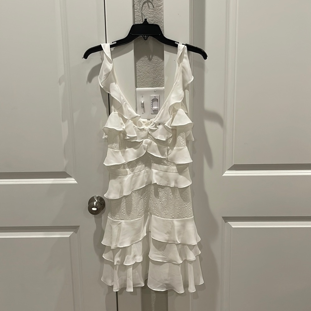 Beautiful Bardot dress size medium (8), never worn!